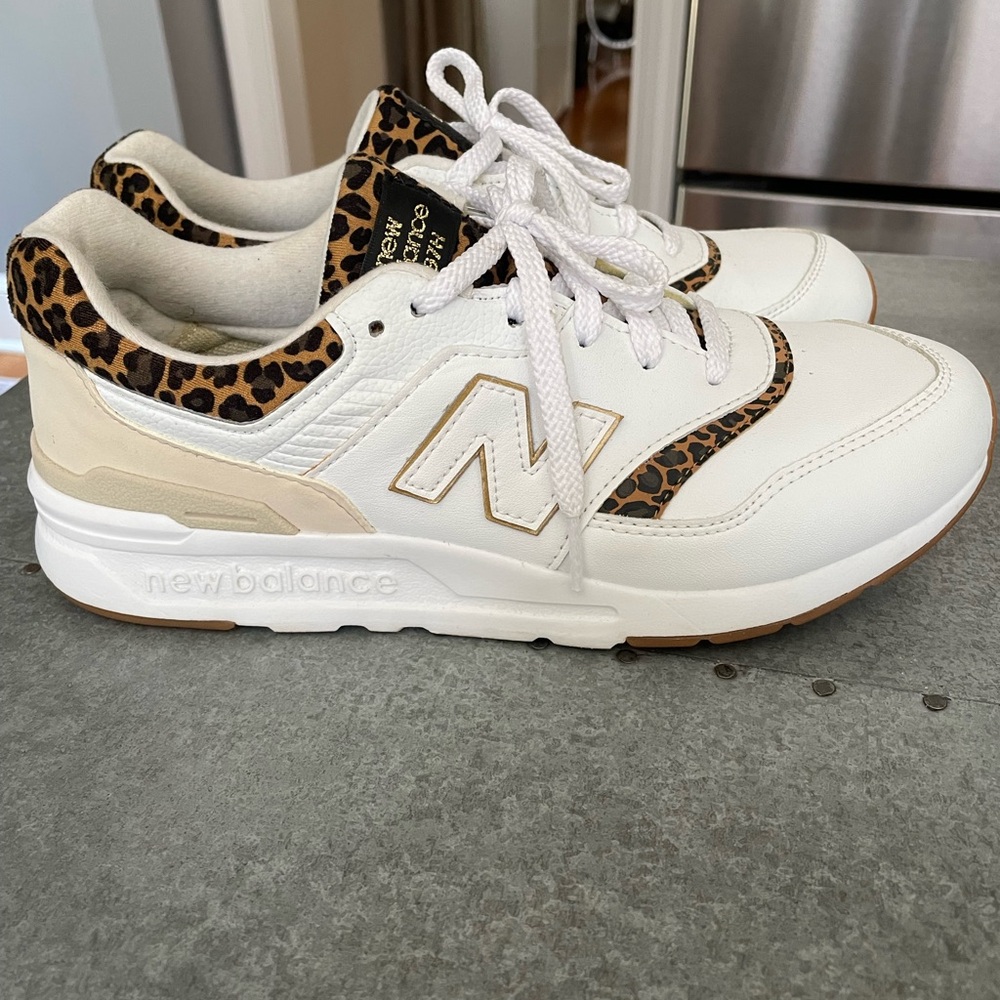 New Balance 997H Athletic Shoe - Big Kid - White / Leopard Size 7 (8/8.5 women)